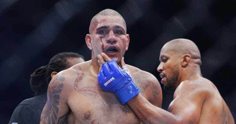 Alex Poatan despenca em ranking do UFC após nocaute sofrido
