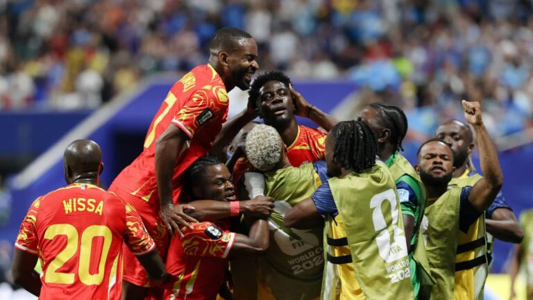 RD Congo 3 x 1 Uzbequist&atilde;o: Congoleses seguem desafiando hist&oacute;ria e avan&ccedil;am no Mundial