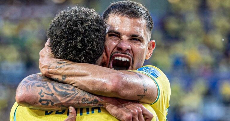 Dupla ex-Atletiba brilha na fase de grupos da Copa e iguala recordes de Ronaldo e Ronaldinho