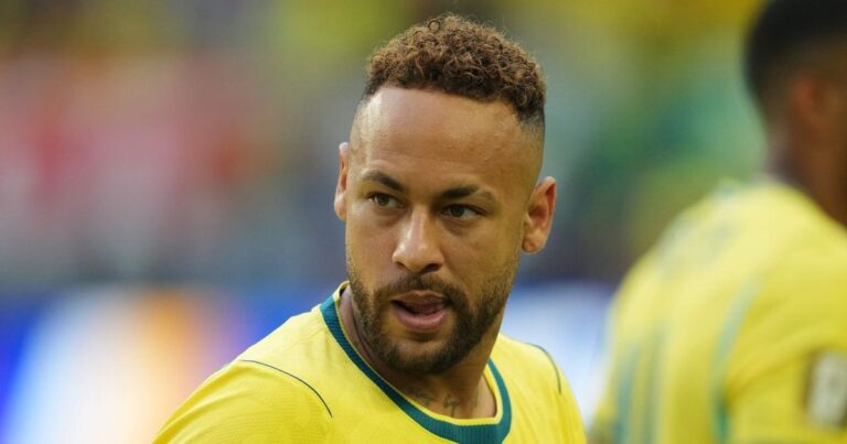 Neymar volta a jogar pela seleção após 981 dias e iguala marca de Pelé na Copa do Mundo