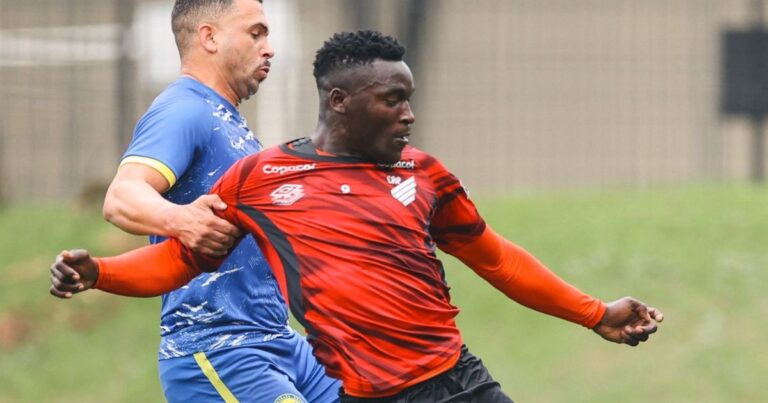 Athletico atropela adversário em primeiro teste durante a parada da Copa