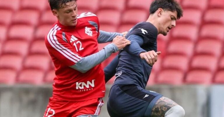 Coritiba roda elenco e dá chances para jovens em jogo-treino contra o Internacional