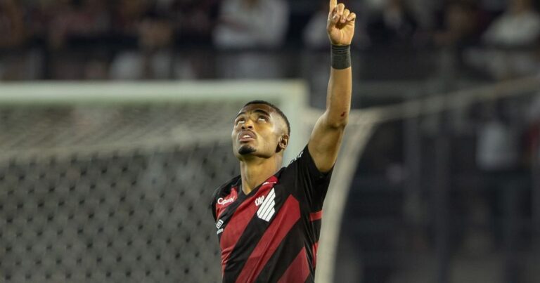 Leozinho crava vitória como melhor atuação pelo Athletico