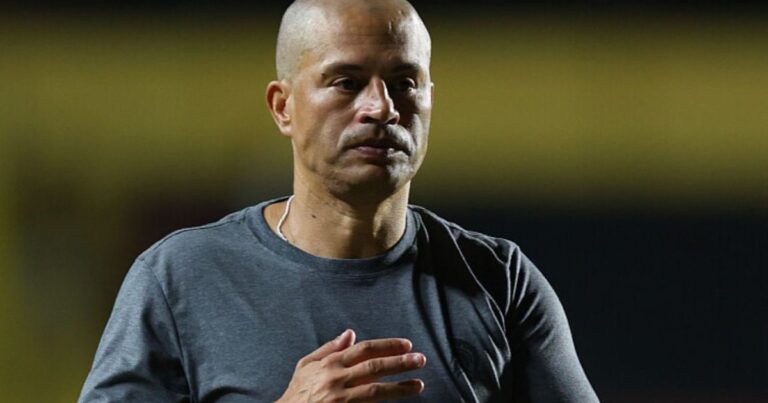 Em busca do G4, Operário reencontra técnico Alex na Série B