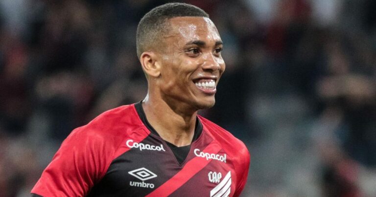 Clube da Série B anuncia a contratação de lateral campeão no Athletico