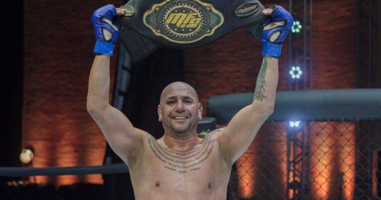 Aos 47 anos, lenda do MMA faz história e conquista cinturão em Curitiba