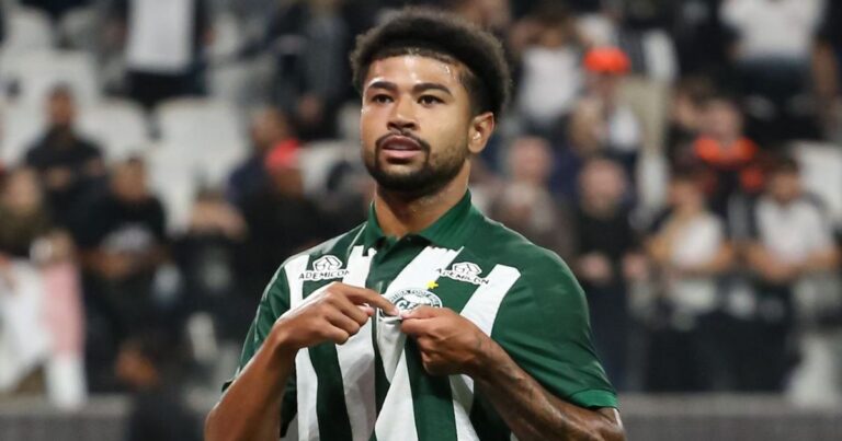 Lucas Ronier, do Coritiba, entra no top-5 de atacantes da América do Sul