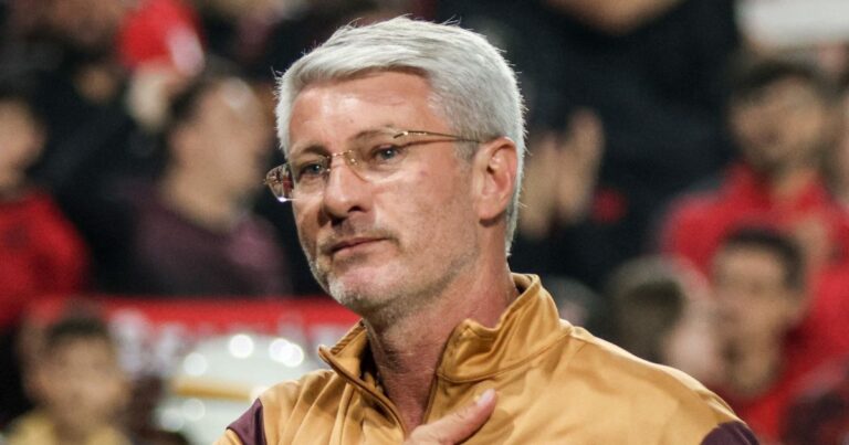 Odair Hellmann celebra renovação com o Athletico: “Nossa jornada continua”