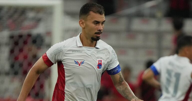 Paraná Clube contrata ex-zagueiro do Santos e fecha retorno de volante após um ano