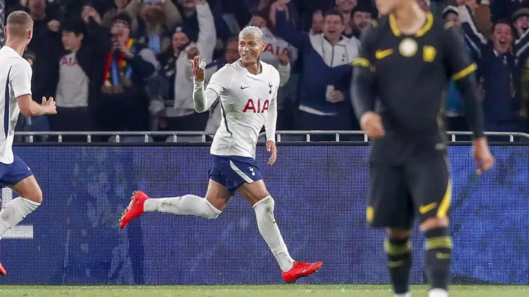 Apesar de destaque de Est&ecirc;v&atilde;o e Jo&atilde;o Pedro, Richarlison &eacute; quem faz diferen&ccedil;a em Chelsea x Tottenham