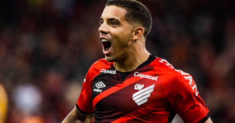 Campeão pelo Athletico, uruguaio vive drama antes de estrear em novo clube