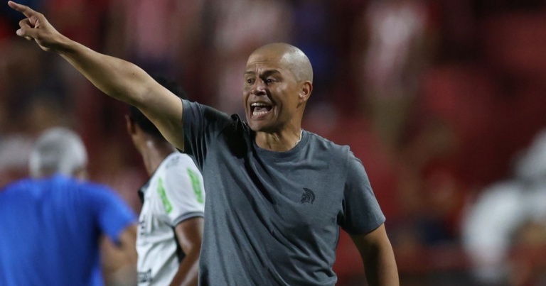 Alex vê problema se agravar e liga alerta na Série B