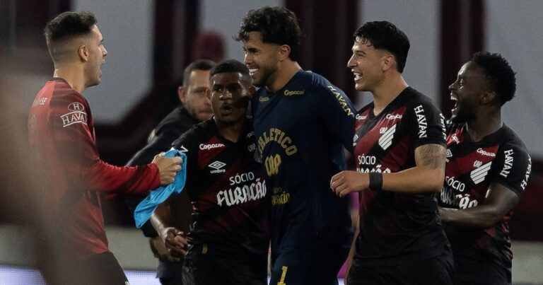 Revelação do Athletico vira líder em ranking do Brasileirão 2026
