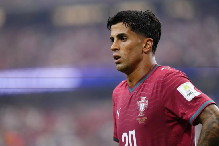 Cancelo se empolga com Jorge Jesus em Portugal, mas pondera: 'Tem suas pancadas'