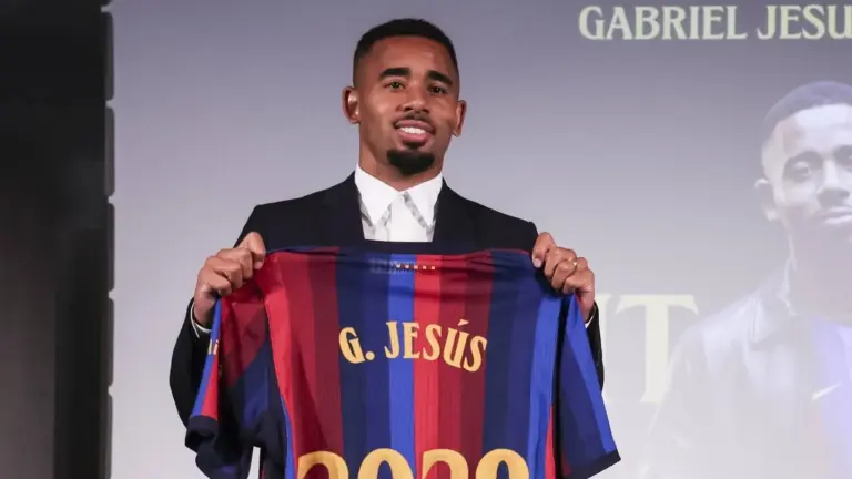 Gabriel Jesus em chegada ao Barcelona: &lsquo;Isso n&atilde;o me incomoda, n&atilde;o me ofende&rsquo;