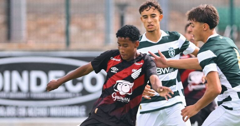 Athletico bate o Sporting e carimba vaga nas semis do Mundial de Clubes Juvenil