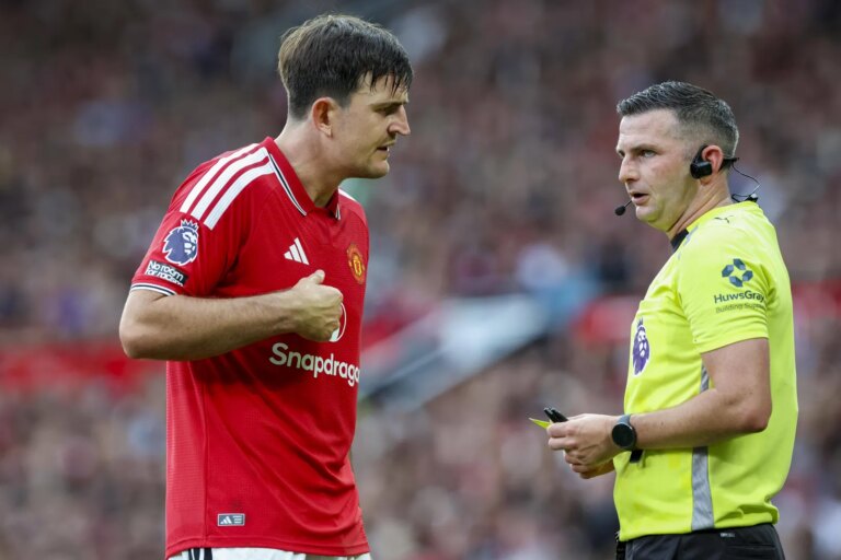 VAR da Premier League peca por cultura inglesa em erro no clássico de Manchester