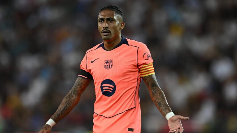 Ap&oacute;s &lsquo;trauma&rsquo; com sele&ccedil;&atilde;o brasileira, t&eacute;cnico do Barcelona muda estrat&eacute;gia para Raphinha