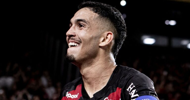 Cobiçado por Barcelona e Flamengo, Arthur Dias revela desejo para o futuro