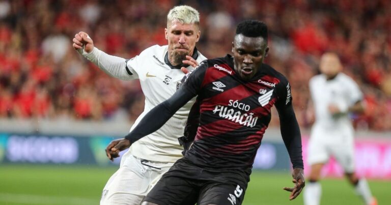 Athletico vai do céu ao inferno e toma castigo do Atlético-MG em jogo de roteiro maluco