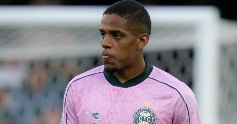 Terceira opção do Coritiba ressurge após drama pessoal