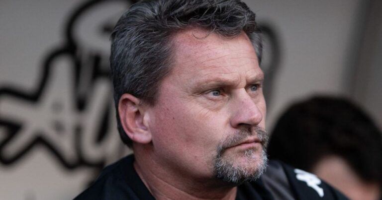 Ex-técnico do Coritiba é favorito para assumir SAF promovida à Série B