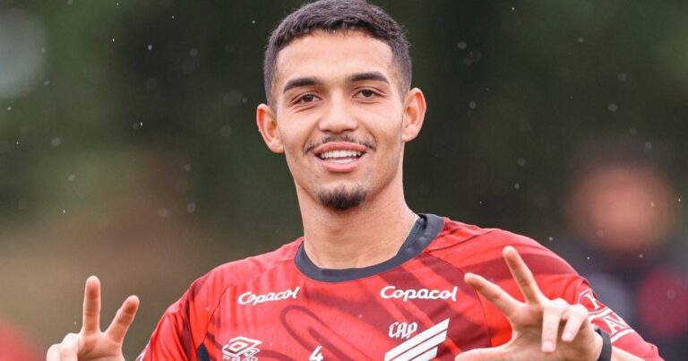 Flamengo monitora jogador do Athletico e quer repetir sucesso de Léo Pereira