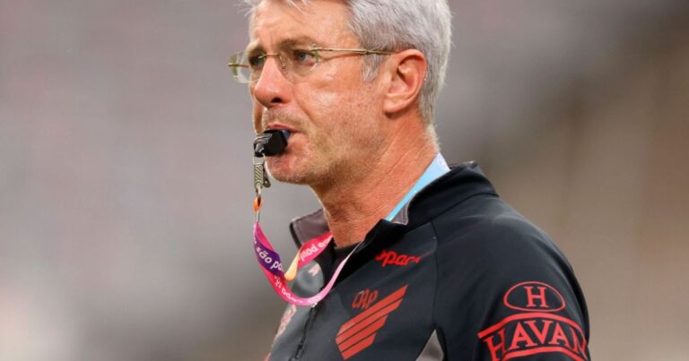 Jogador contestado no Athletico pode ter nova chance contra o Palmeiras