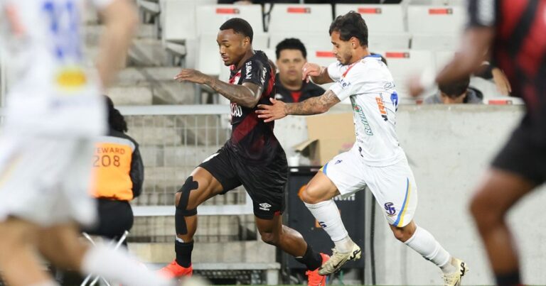 Atacantes de milhões não marcam, mas joia da base (com contrato renovado) decide para o Athletico