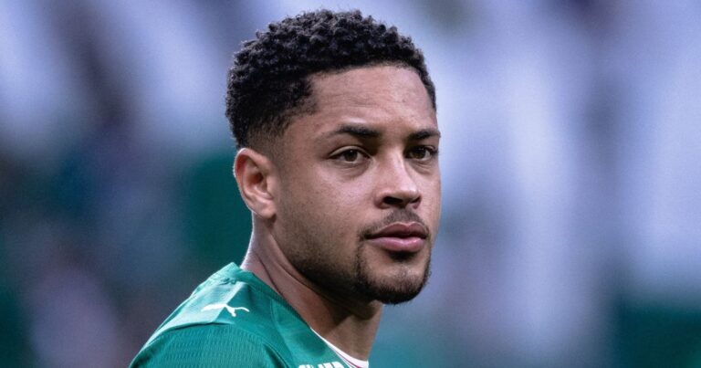 Após render fortuna ao Athletico, Vitor Roque amarga temporada turbulenta no Palmeiras