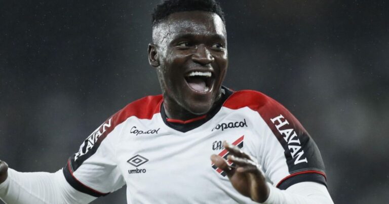 Viveros dá resposta no Athletico e vira destaque na Colômbia