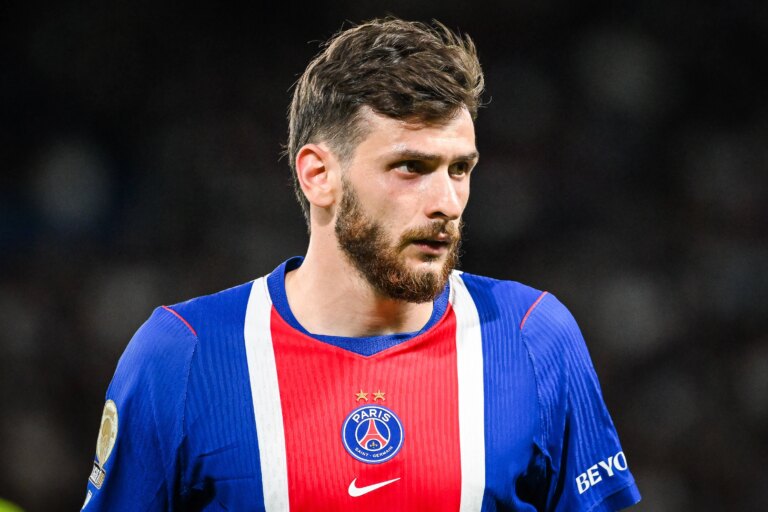 Ex-Ajax: &lsquo;Compar&aacute;vamos ele ao Kvaratskhelia. Pode se tornar t&atilde;o importante quanto no PSG&rsquo;